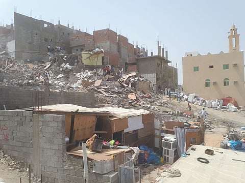 إزالة تعديات 35 حوشاً عشوائياً بـ"العكيشية" يكشف عن مخبأ لبيع كابلات مسروقة