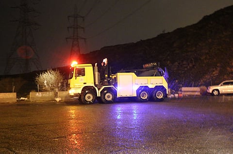 911: الآن أمطار شبه غزيرة على أجزاء متفرقة بالعاصمة المقدسة
