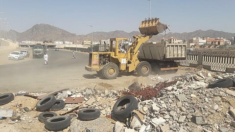 أمانة نجران تنفذ خطة الأسبوع الثالث لمبادرة إزالة مخلفات البناء والهدم من الأراضي الفضاء