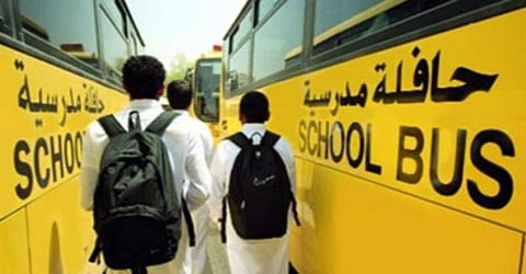 قبيل صعوده الحافلة.. طالب يلقى مصرعه بجوار منزله بمدينة ينبع الصناعية