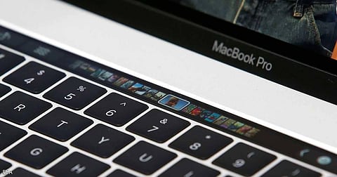 بعد الخلل في أجهزة "ماك بوك برو".. "أبل" توفر بدائل مجانية للبطاريات المدمجة