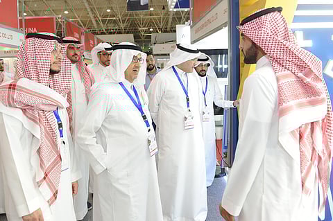 قصة ملهمة للنجاح.. شاب سعودي يبيع سيارته ليحقق حلمه بإنشاء مصنع للكهرباء