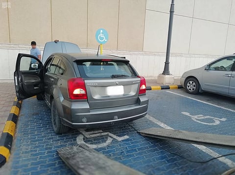ضبط 825 مركبة وقوف خاطئ بأماكن مخصصة لذوي الاحتياجات