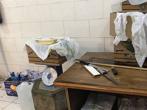 شاهد.. ضبط 12 وافداً حولوا استراحة إلى مصنع لإنتاج الرقاق والعجائن بالطائف