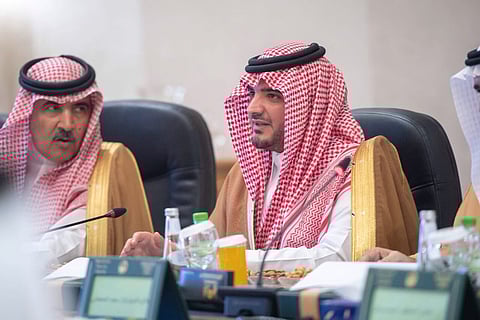​​ وزير الداخلية يرأس اجتماع لجنة الحج العليا بحضور أميرَيْ مكة والمدينة