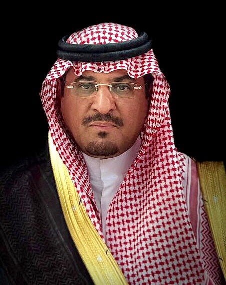 محافظ بلقرن يتلقى التعازي في وفاة شقيقته