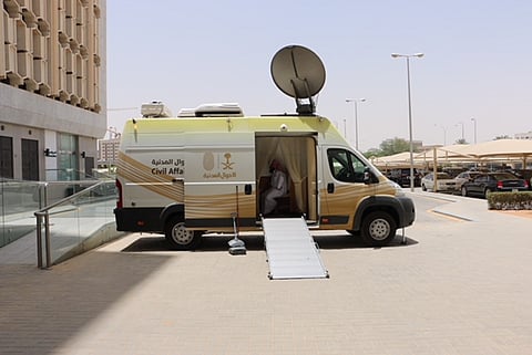 وحدة "الأحوال المتنقلة" تقدم خدماتها لمنسوبي "التجارة" بالرياض
