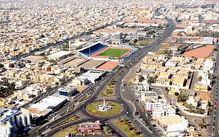 حائل تفجع بوفاة مسنة دهسًا على يد ابنها "البار" بها