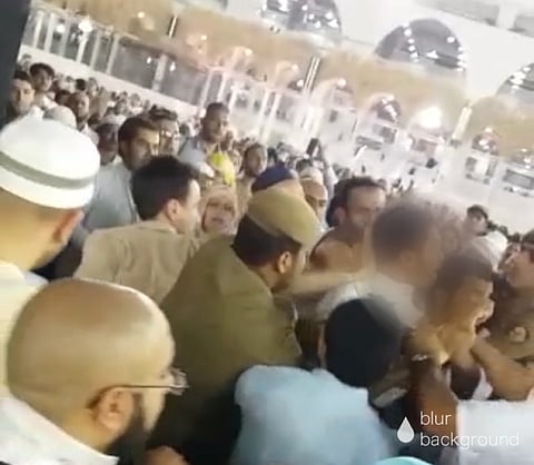 "سبق" تكشف حقيقة فيديو محاولة الانتحار حرقاً عند الكعبة