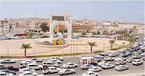 سقوط طفل من سلالم بالطابق الثاني لمجمع تجاري بجازان