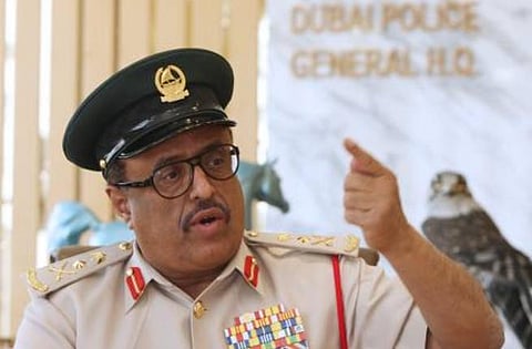 ضاحي خلفان: عبد الملك الحوثي يهرب في زورق صيد إلى إيران