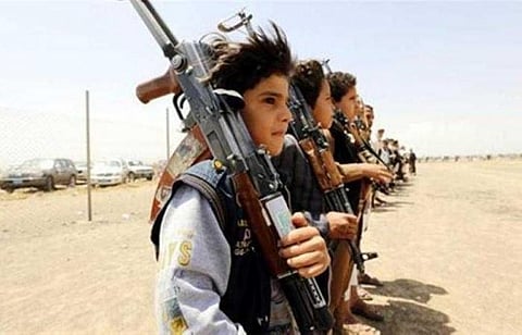 اليمن يطالب حقوق الإنسان بضمانات لحماية الأطفال من تجنيد الحوثيين