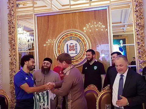 رئيس جمهورية الشيشان يمنح محمد صلاح حق المواطنة