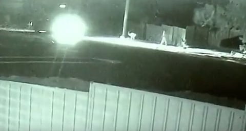 بالفيديو.. امرأة أسترالية تدهس أقاربها بسبب خلاف عائلي