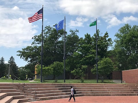 شاهد.. جامعة هارتفورد ترفع العلم السعودي تقديراً لبطولة المبتعثين "اليامي"