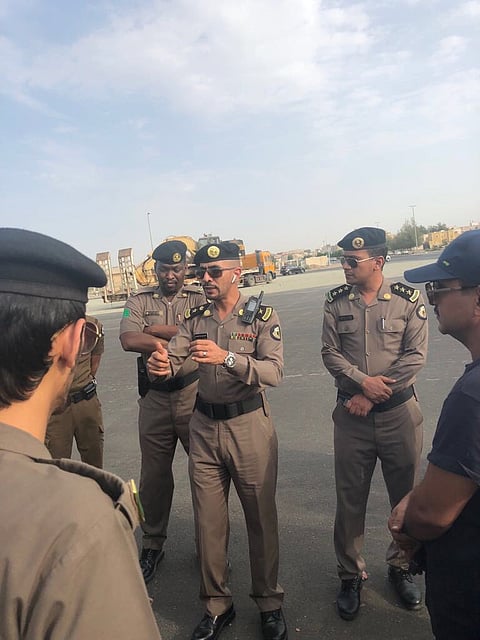 شرطة جدة تطيح بصانعي المسكرات وتحيلهم للجهات المختصة