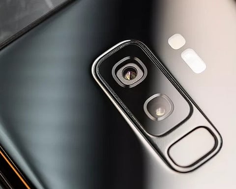 "سامسونج" تحضر مفاجأة لمنتظري "جلاكسي إس 10"