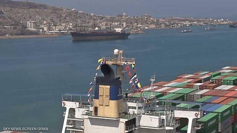 "التحالف": مليشيا الحوثي تعرقل مرور السفن إلى ميناء الحديدة