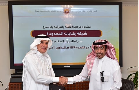 "السعدان" يوقع عقدين لإنشاء عدد من المشاريع بالجبيل الصناعية