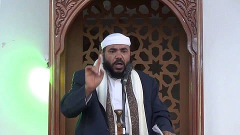 "علماء اليمن" عن استهداف الحوثيين لناقلات النفط: إرهاب إيراني