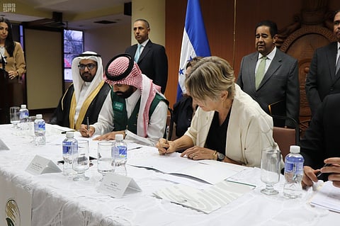 من اليمن لليونان وهندوراس.. "إغاثي الملك سلمان" ينشر برامجه الإنسانية حول العالم