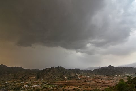 أمطار رعدية على الباحة.. وجريان الأودية في عدد من المحافظات