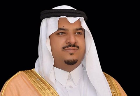 أمير الرياض بالنيابة يقدم العزاء في وفاة الشاعر "حجاب بن نحيت"