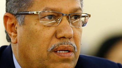 "بن دغر" بين أعيان حضرموت: حرب همجية يشنها الحوثيون لتنفيذ مشروعهم العنصري