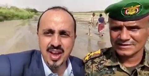 بالفيديو.. وزير الإعلام اليمني يشارك "قوات الشرعية" فرحة النصر من وادي حرض