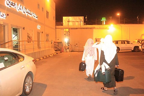 بالفرحة والدعاء للقيادة.. الأطفال والوالدان يستقبلون مطلقي السراح من سجن الطائف