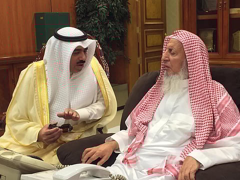 مفتي المملكة يشيد بدور مركز الملك سلمان الإنساني تجاه أطفال اليمن وسوريا