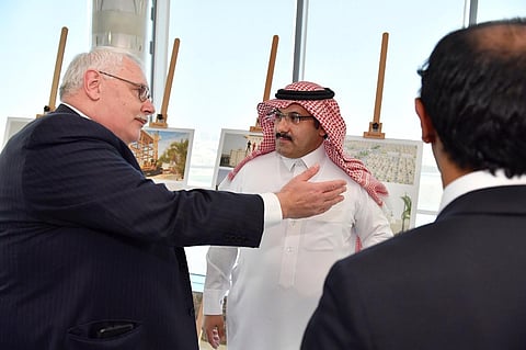 ‏السفير آل جابر : الدعم السعودي من المشتقات النفطية يصل إلى عدن نهاية أكتوبر