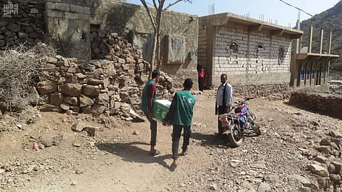 "إغاثي الملك سلمان" يوزع 49 طناً من السلال الغذائية في الضالع