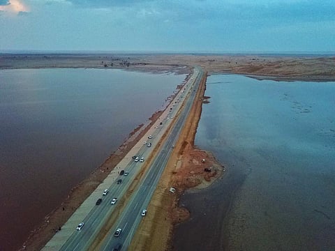 "الدليقان" يوثِّق جَمال "عاصمة الملح".. بحيرة العوشزية الأكبر بالجزيرة العربية