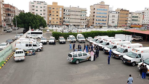 استبعدت النقالة واستخدمت البطانية.. نجاح نقل "سيدة الـ300كجم" إلى مستشفى بالطائف