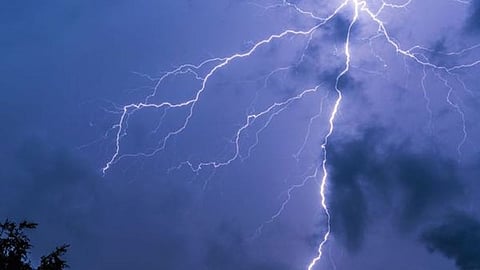 حالة مطرية رعدية على معظم مناطق المملكة.. والدفاع المدني يدعو إلى الحيطة