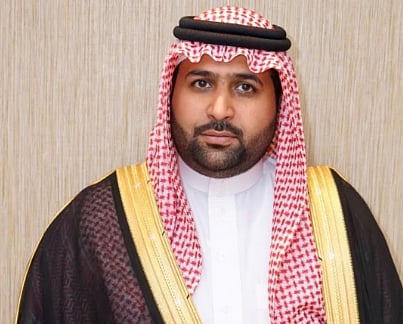نائب أمير جازان ينقل تعازي القيادة لوالد وذوي الشهيد سلامي