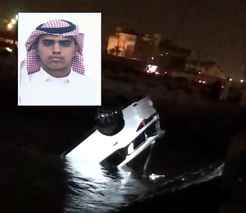 "الأسمري" يروي لحظات إنقاذه لسائقة مركبة ومرافقتها قبل غرقهما بأبحر الجنوبية