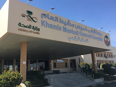 إنقاذ طفل من العمى بمستشفى خميس مشيط العام