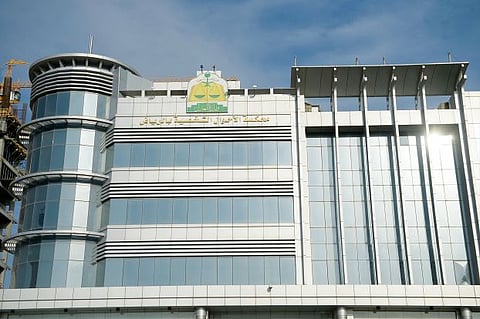 بعد 3 سنوات من إهمال الأب.. قاضٍ يأمر بـ"نفقة فورية" لطفل ووالدته