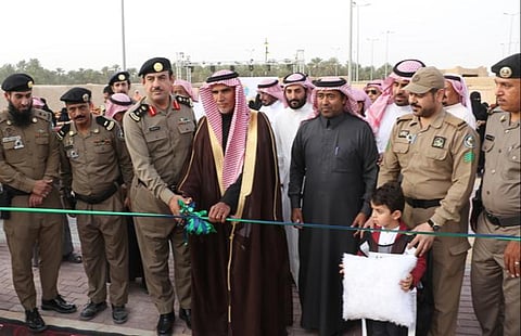 محافظ المذنب يدشن معرض أمن الطرق بمهرجان القرية التراثية