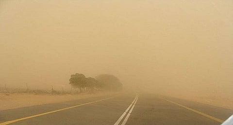"الأرصاد": عوالق ترابية على نجران والأجزاء الجنوبية من وسط وشرق المملكة