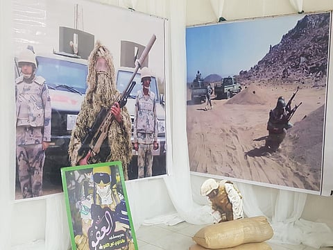 لمسة وفاء.. معلمة تُحاكي تضحيات جنودنا بمجسمات وصور في تبوك