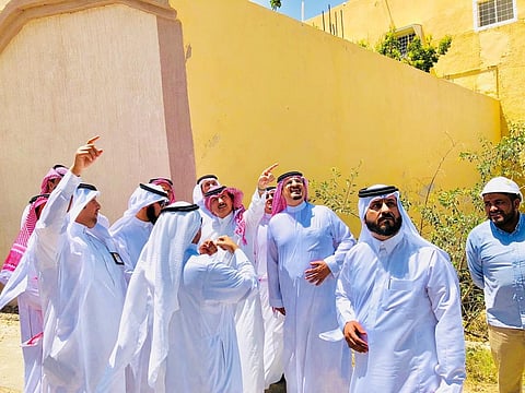 أمير عسير يوجّه بإيجاد حلول عاجلة لانقطاع الكهرباء في بلقرن