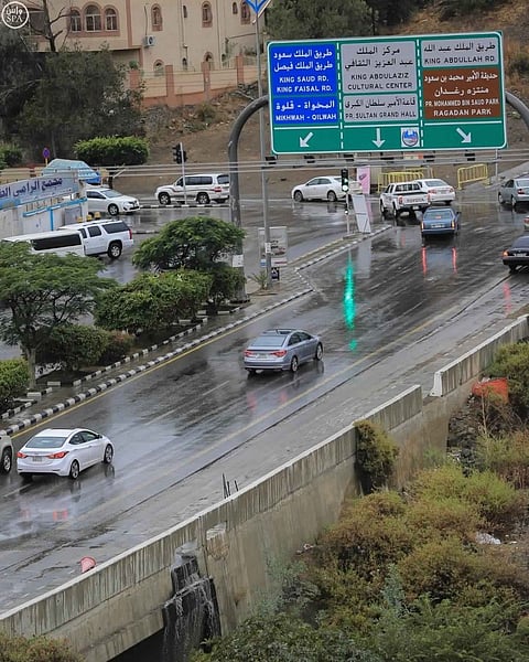 داعيًا للحيطة والحذر.. "مدني الباحة" على خط تنبيهات الأمطار