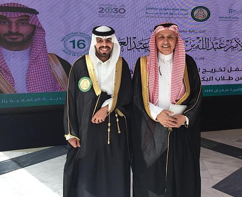 "الفيصلي" يحتفل بتخرُّج "عبدالرحمن" من كلية العلوم الصحية