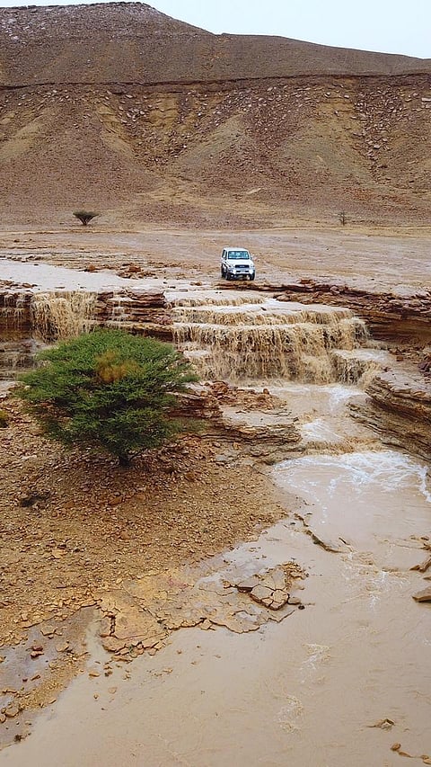 شاهد: شلالات جبال "الحريق" تشكل لوحة من جمال الطبيعة
