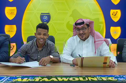 التعاون يجدد عقد محترفه هيلدون راموس حتى 2022