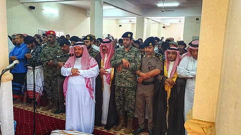بعد غيبوبة شهر.. "الصهلولي" يرحل شهيدًا ومحافظ هروب يتقدم المصلين