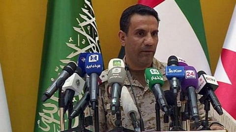 "التحالف": الحوثيون أطلقوا صاروخًا بالستيًّا من حرم جامعة صنعاء وسقط باليمن